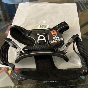 Passage no pull Black Dog Harness with Reflective Stitching NWT size M